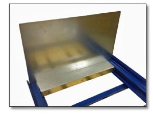 Rasplåt som monteras i bakkant på utdragsenheten